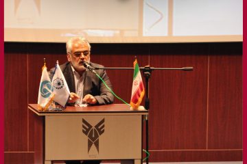 دانشگاه ظرف است و دانشجو مظروف