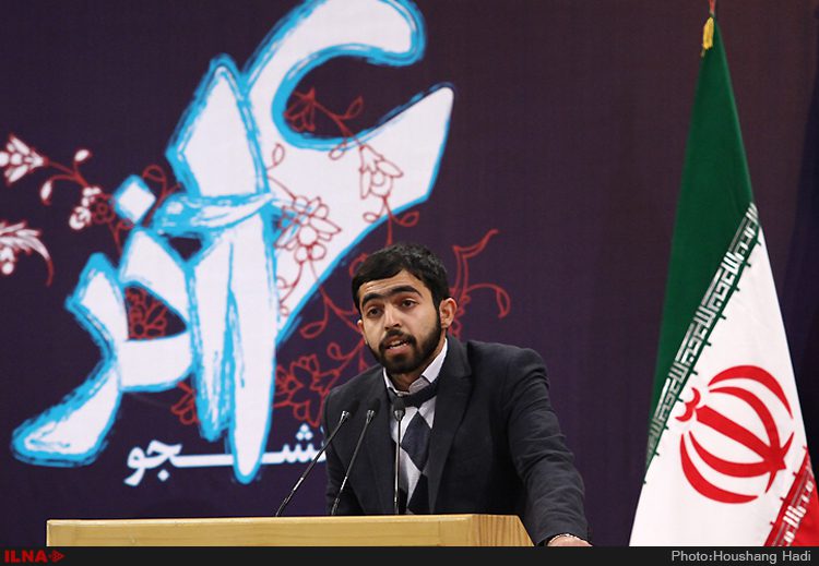 دانشگاه را از گود بازی های سیاسی خارج کنید/شما احمدی نژادی ترین فرد در سپهر سیاسی کشور هستید