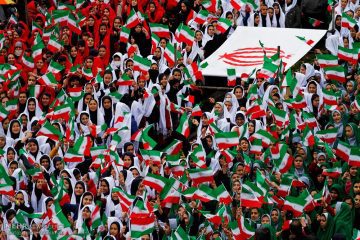۲۲ بهمن روز تجدید میثاق با آرمان های امام راحل و روز بیعت مجدد با رهبر معظم انقلاب اسلامی است