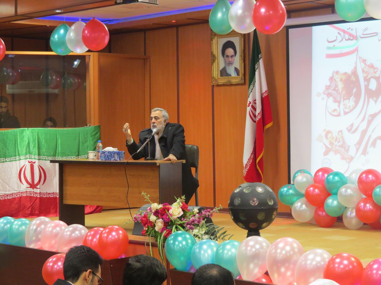 “جشن بزرگ انقلاب” در دانشگاه تفرش برگزار شد