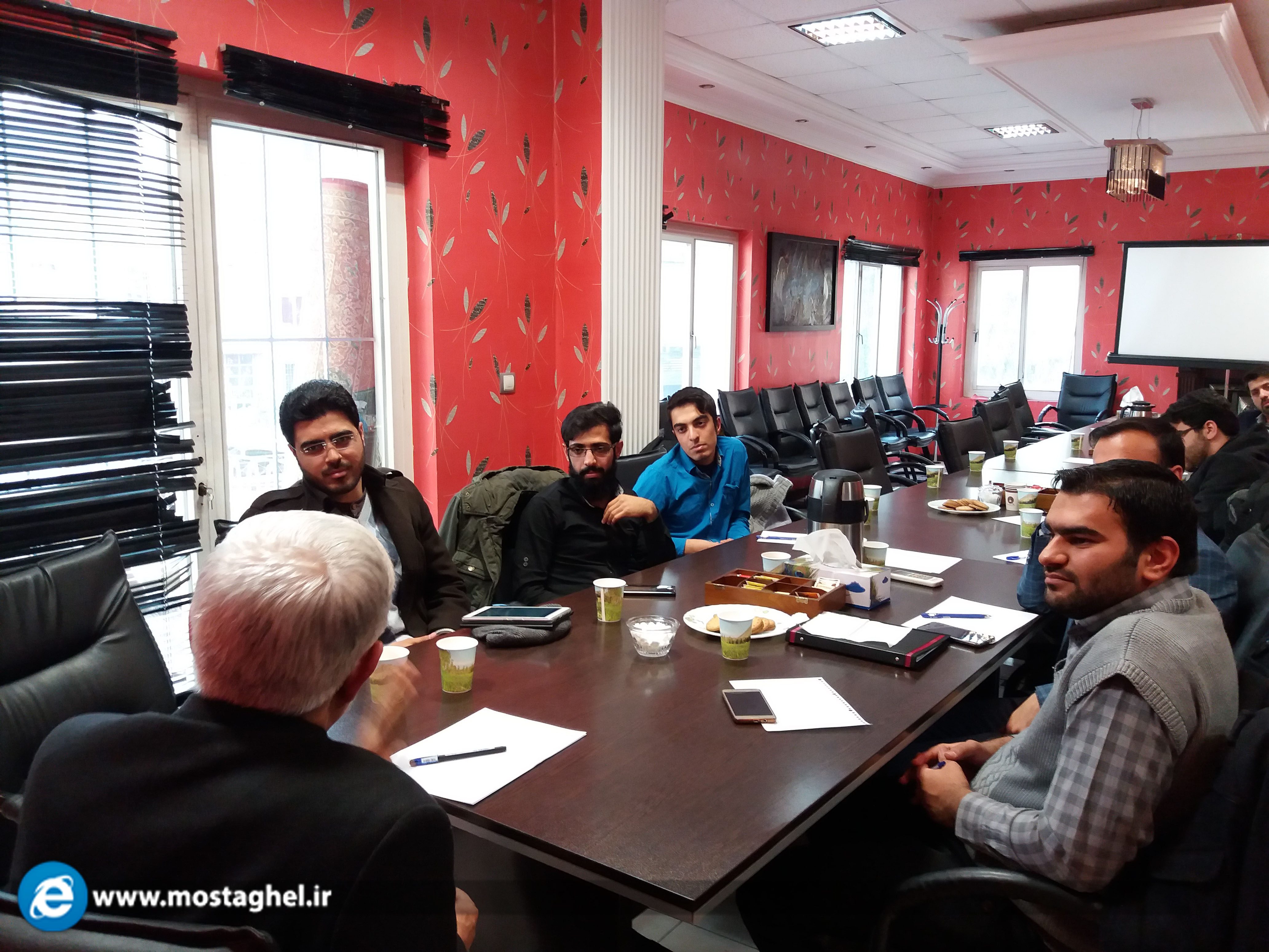 دیدار برخی از اعضای  اتحادیه انجمن‌های اسلامی دانشجویان مستقل با دکتر عارف